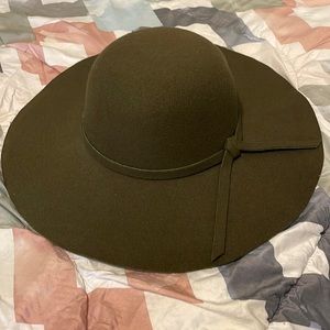 Floppy hat